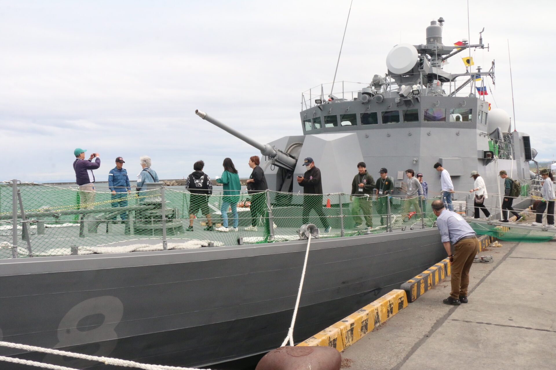 海上自衛隊のミサイル艇「うみたか」 1日まで柏崎港で一般公開 | 柏崎