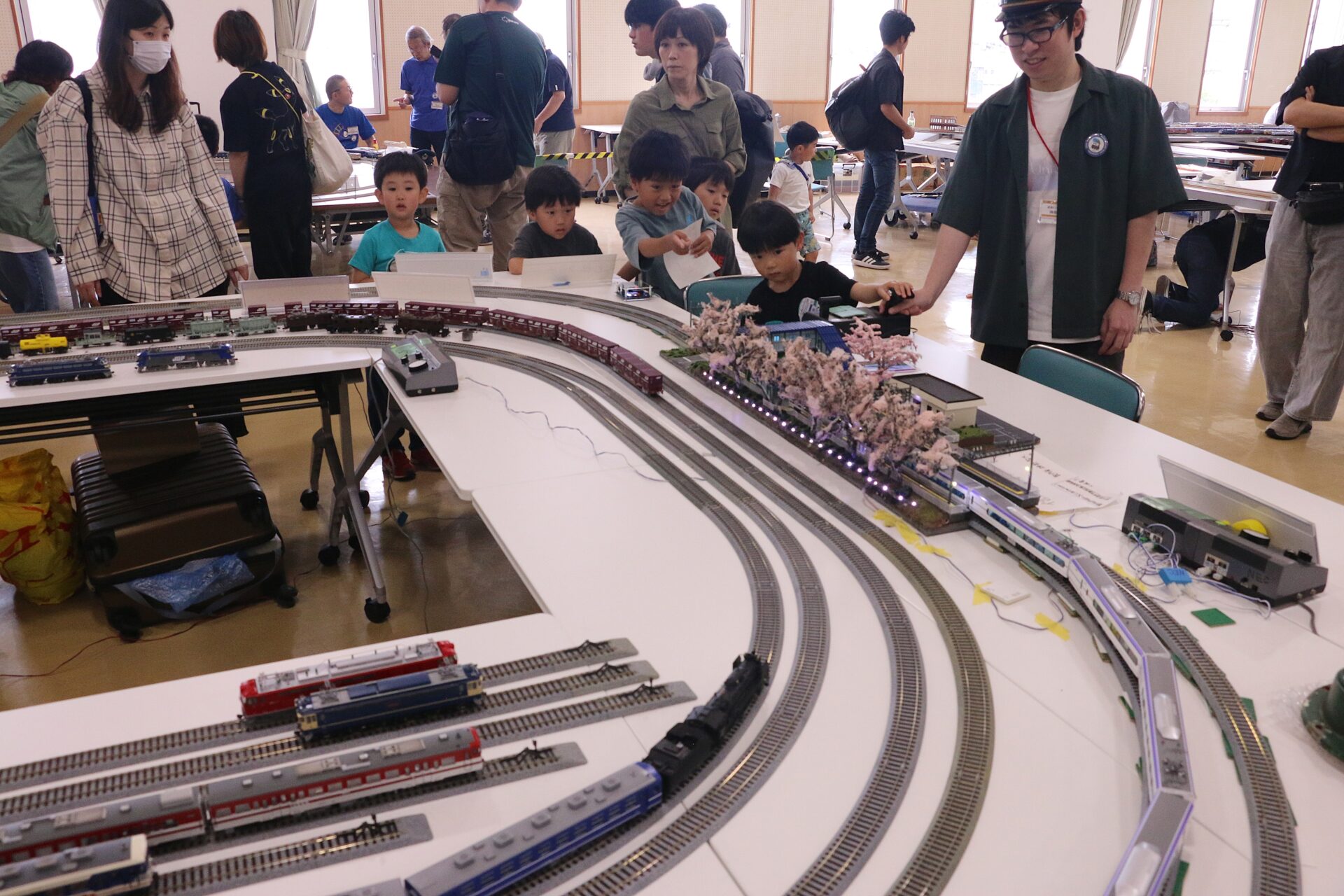 鉄道模型でファン堪能 大運転会に950人 | 柏崎日報社