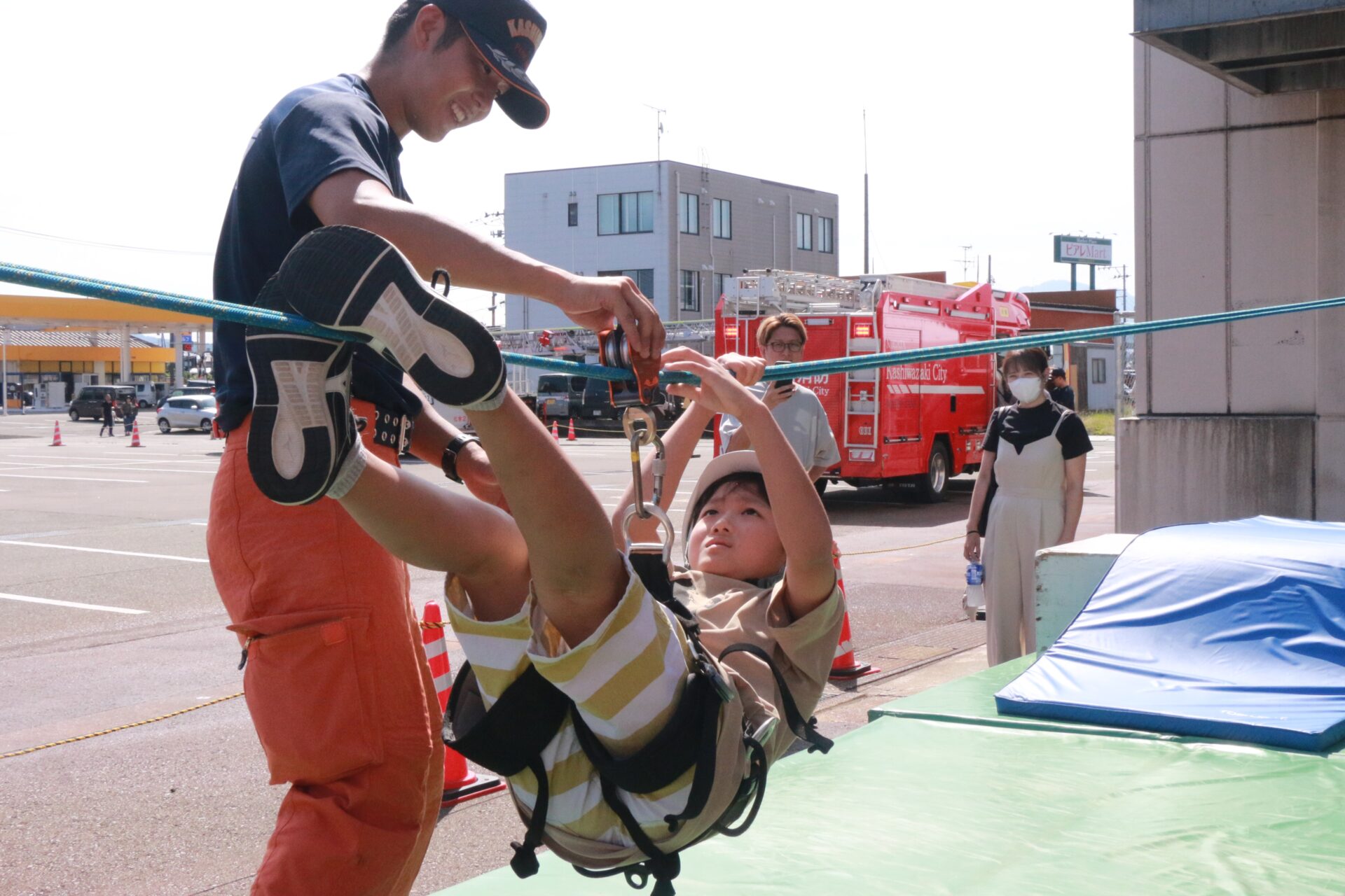 柏崎市消防署の「消防・救急フェア」 家族連れらでにぎわう | 柏崎日報社
