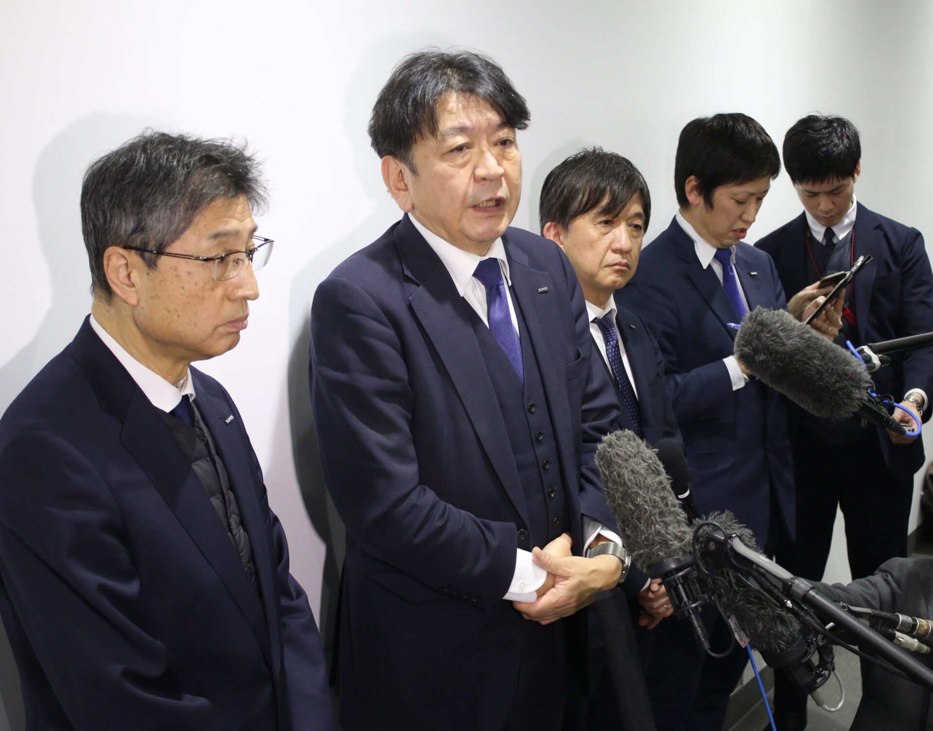 東京電力の小早川智明社長が品田宏夫刈羽村長と面会 柏崎刈羽原発6号機